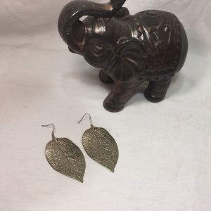 Gold leaf shaped earrings 🍂🍂